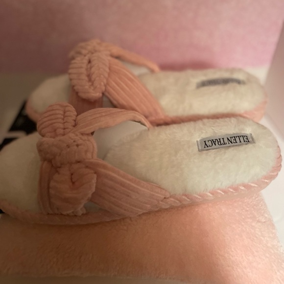 Ellen Tracy Pink corduroy slippers with memory foam sz xl (10-11) MSRP $32.00 - Picture 4 of 6